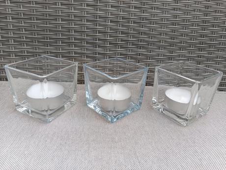 Svietniky sklo 3 kusy  so sviečkami nové, 