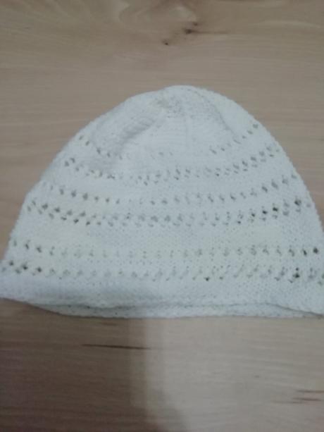 Snehobiela ciapka na jar, jesen  2- 4 r., 