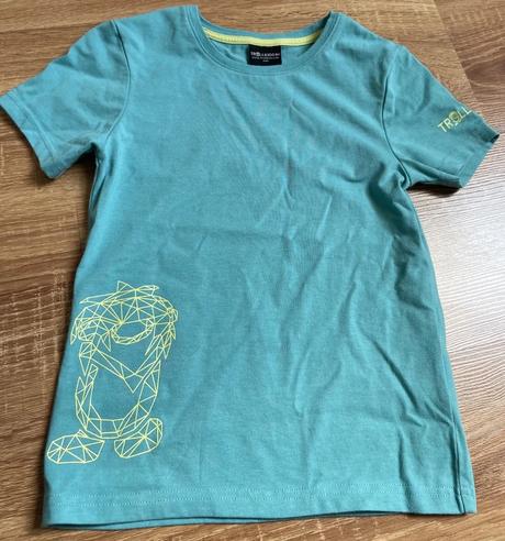 2x mikjna s tričkom, trollkids,110