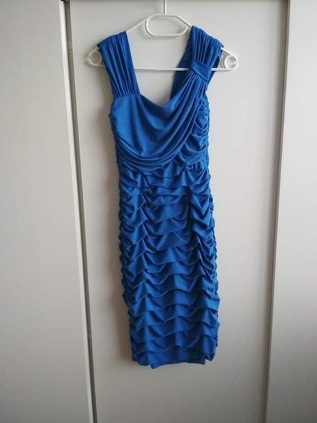 Modré šaty so štólou, s