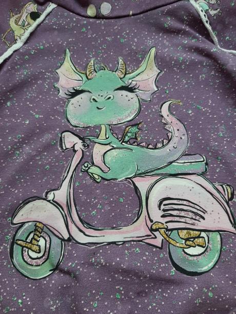 Dracikova mikinka, 104