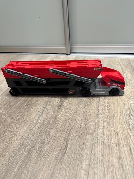 Prepravný kamión hot wheels,