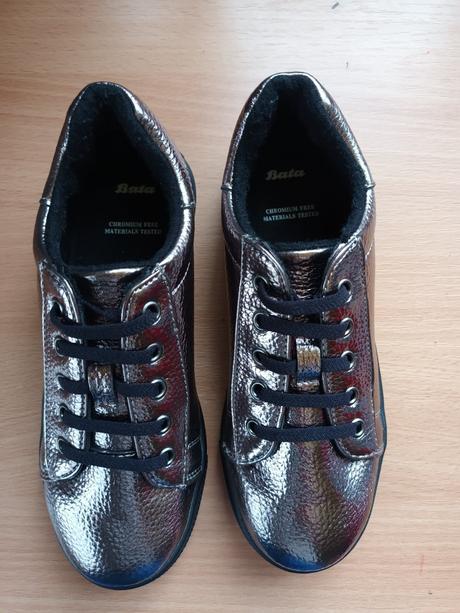 Dievčenské tenisky nenosené, baťa,33