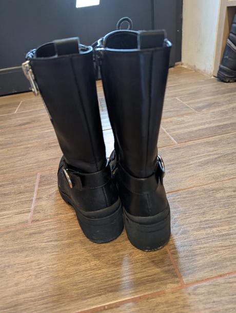 Dievcenske cizmy, graceland,33