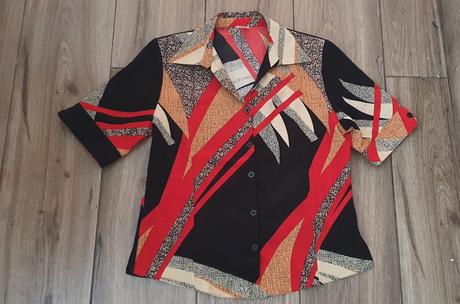 Strakatá blúzka, 42