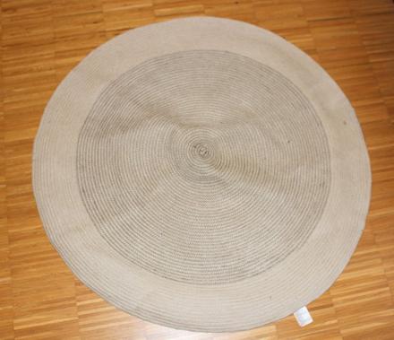 Okrúhly jutový koberček,