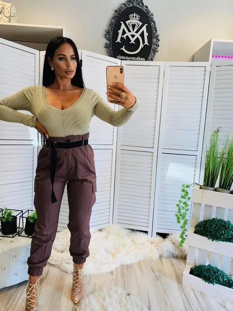 Krásne a štýlové čokoládové nohavice značky marcys, s