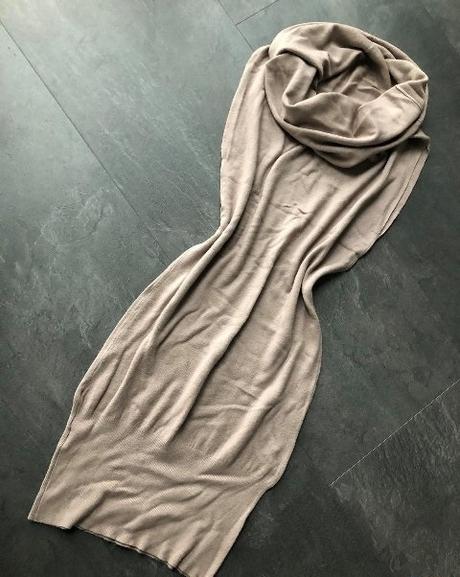 Úpletové šaty s golierom, m