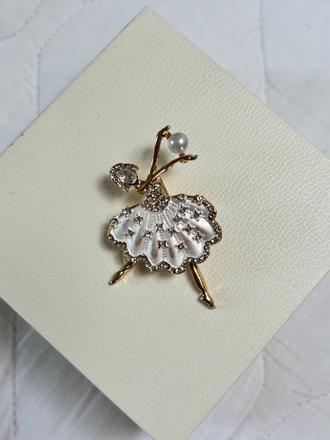 Brošna - baletka s perličkou,