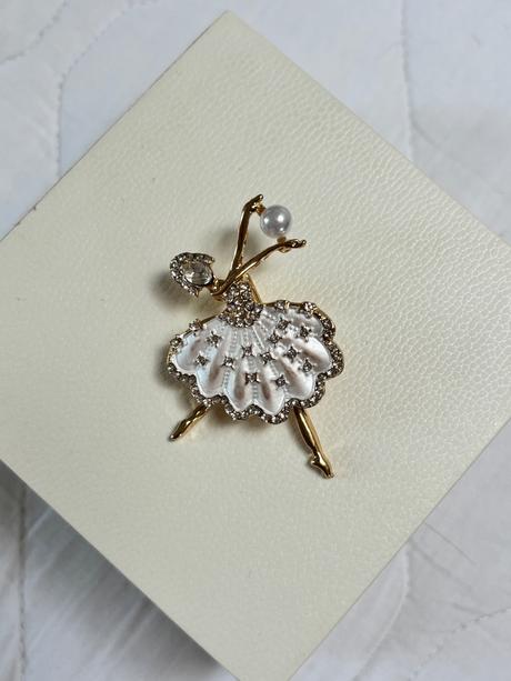 Brošna - baletka s perličkou,