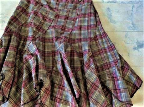 Extravagantná sukňa, l