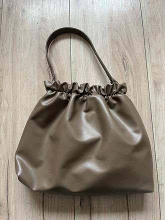 Olivovo zelená kabelka,