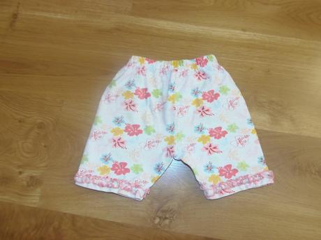 Šortky  - kvietky, c&a,80