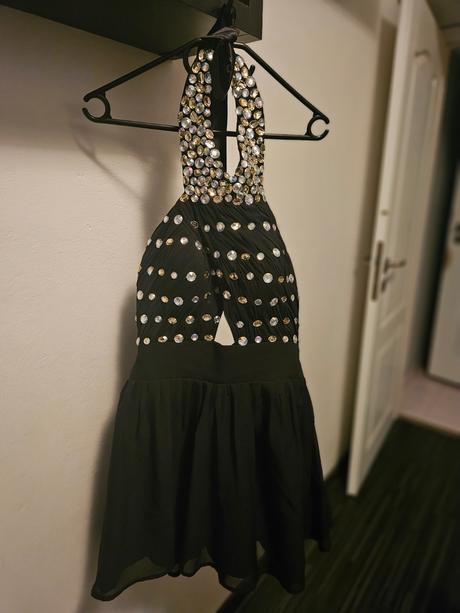 Krátke šaty na oslavu, s