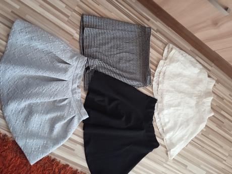 Predám 4 dievčenské sukne, 152