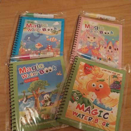 4 knizky malovanie vodou + fixky, 