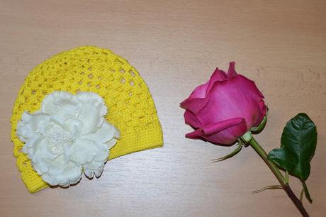 Háčkovaná čiapočka s kvetom, <50 - 158
