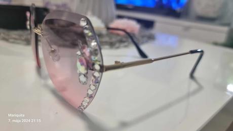 Okuliare slnecne s kamienkami zdobene,