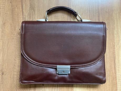 Hnedá kožená aktovka, 