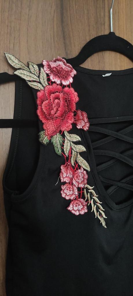 Top s aplikaciou a vystrihom, 40 / l