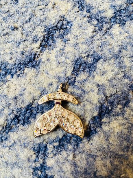 2 prívesky na retiazku cena za oba kusy,