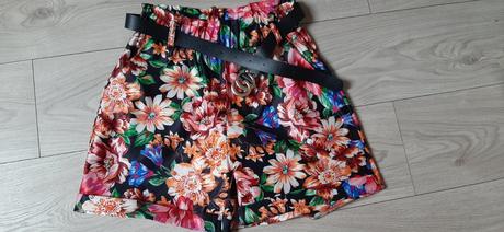 Kvetovane kratasy uni,