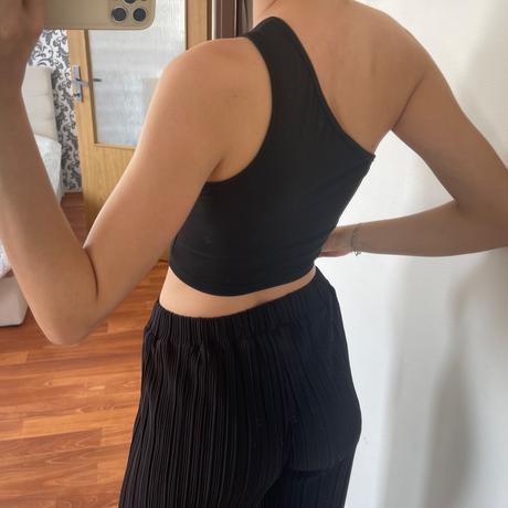 Čierny asymetrický top, xs