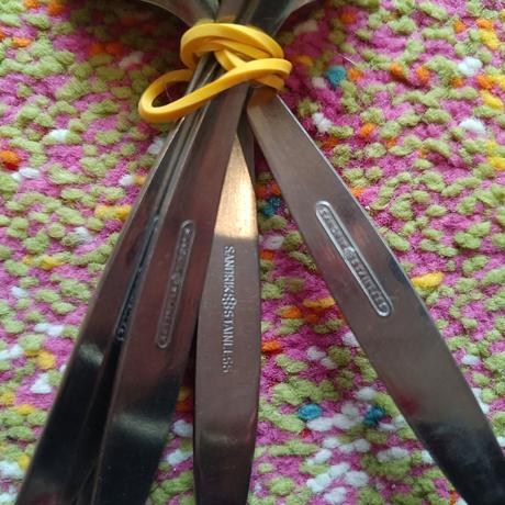 Antikorové príbory/lyžičky/nože/sekáčik, 