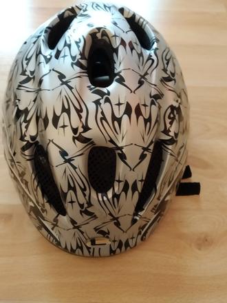 Cyklistická prilba, s