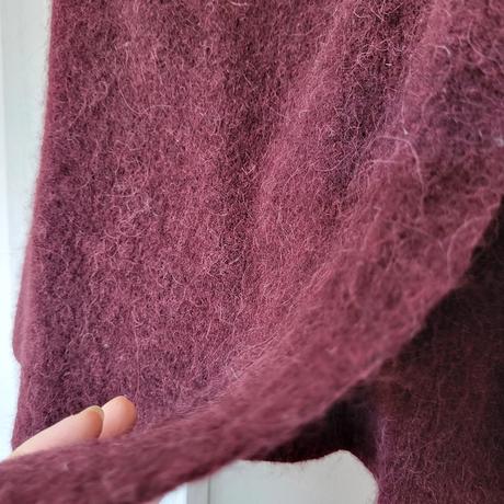 Bordová pelerína cos, cos