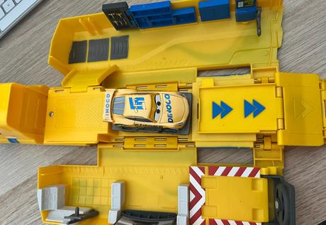 Mattel cars 3 transportér dinoco,