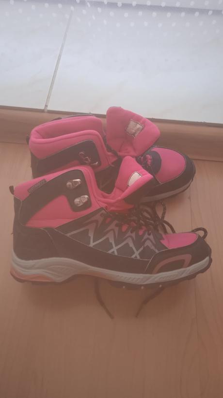 Pekne turistické topánky, 36