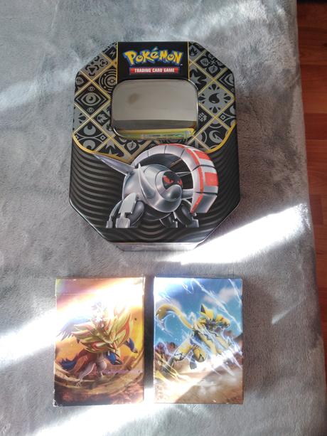 Pokemon karty 97ks a plechovka, 