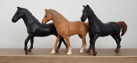 3x kôň - stredná veľkosť, 