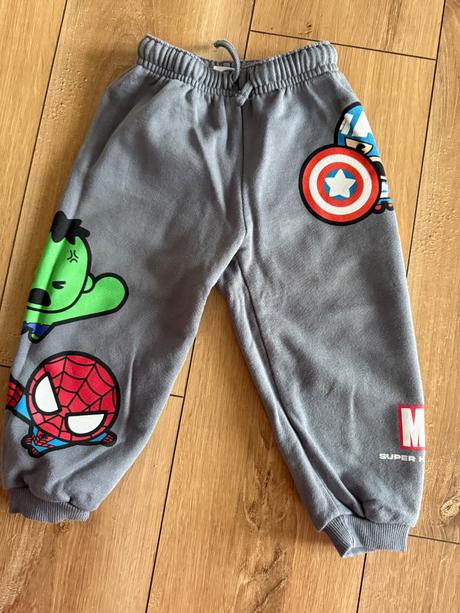 Tepláky avengers, zara,98