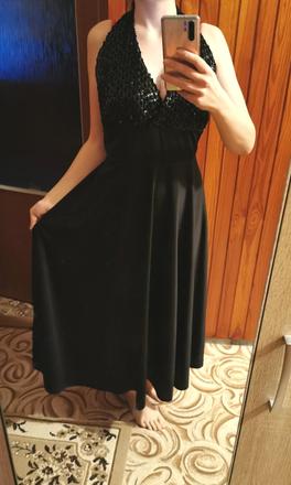 Čierne spoločenské šaty, m