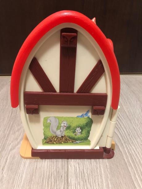 Domček s nábytkom snehulienky a trpaslíkov,