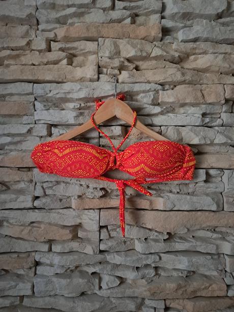 Červenožlté plavky, gate,l