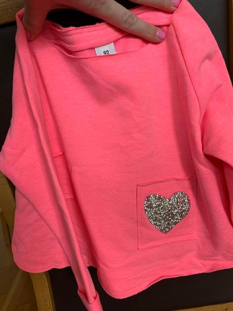 Neonova mikinka so srdieckom, 92