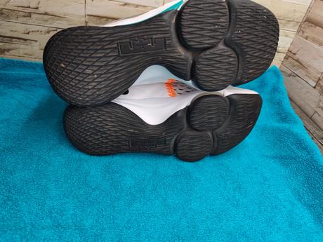 Nike 42,5 - pánske tenisky lebron witness 5, nike,42