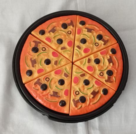 Pizza set na tácke,