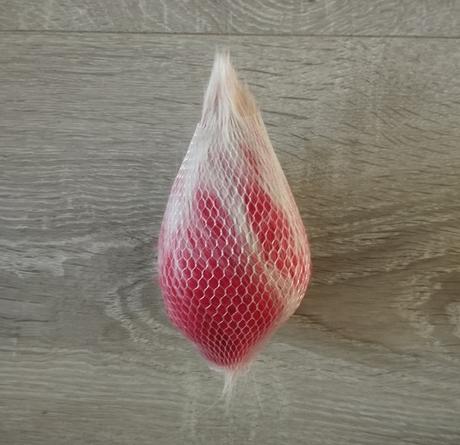 Extra veľký červený huňatý brmbolec,