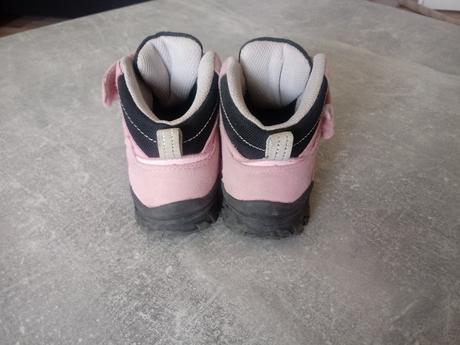 Trekove celoročne topanky, 25