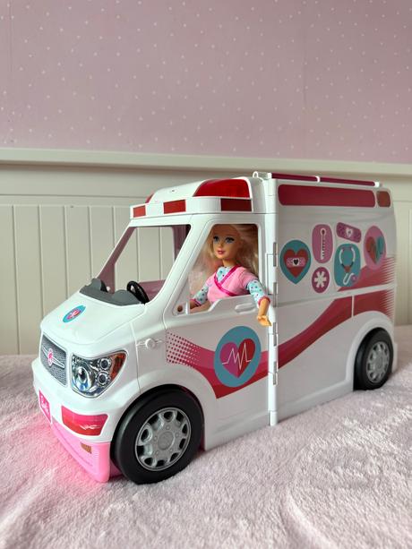 Barbie sanitka a klinika 2v1, 