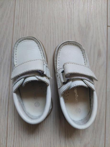 Biele mokasiny conguitos, 22