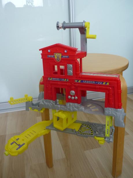 Matchbox garáž upevniteľné na stôl - hasičská stan,
