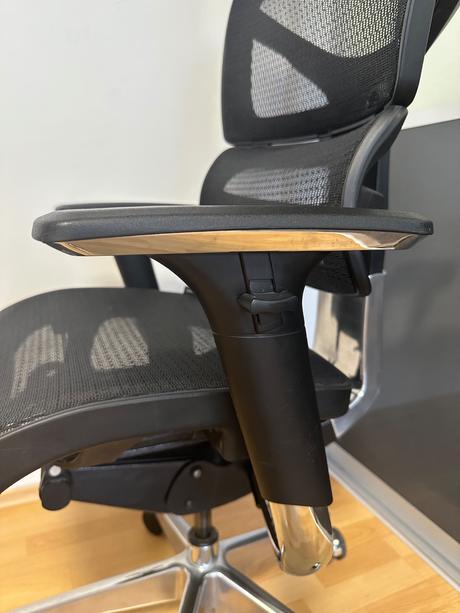 Ergonomická kancelárska stolička mosh airflow 702,