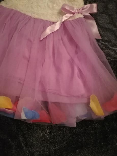 Sviatočné šaty, 86