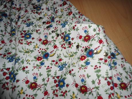 Krasne letne kvetove blede saty, xs