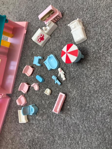 Maly plastovy domcek, 